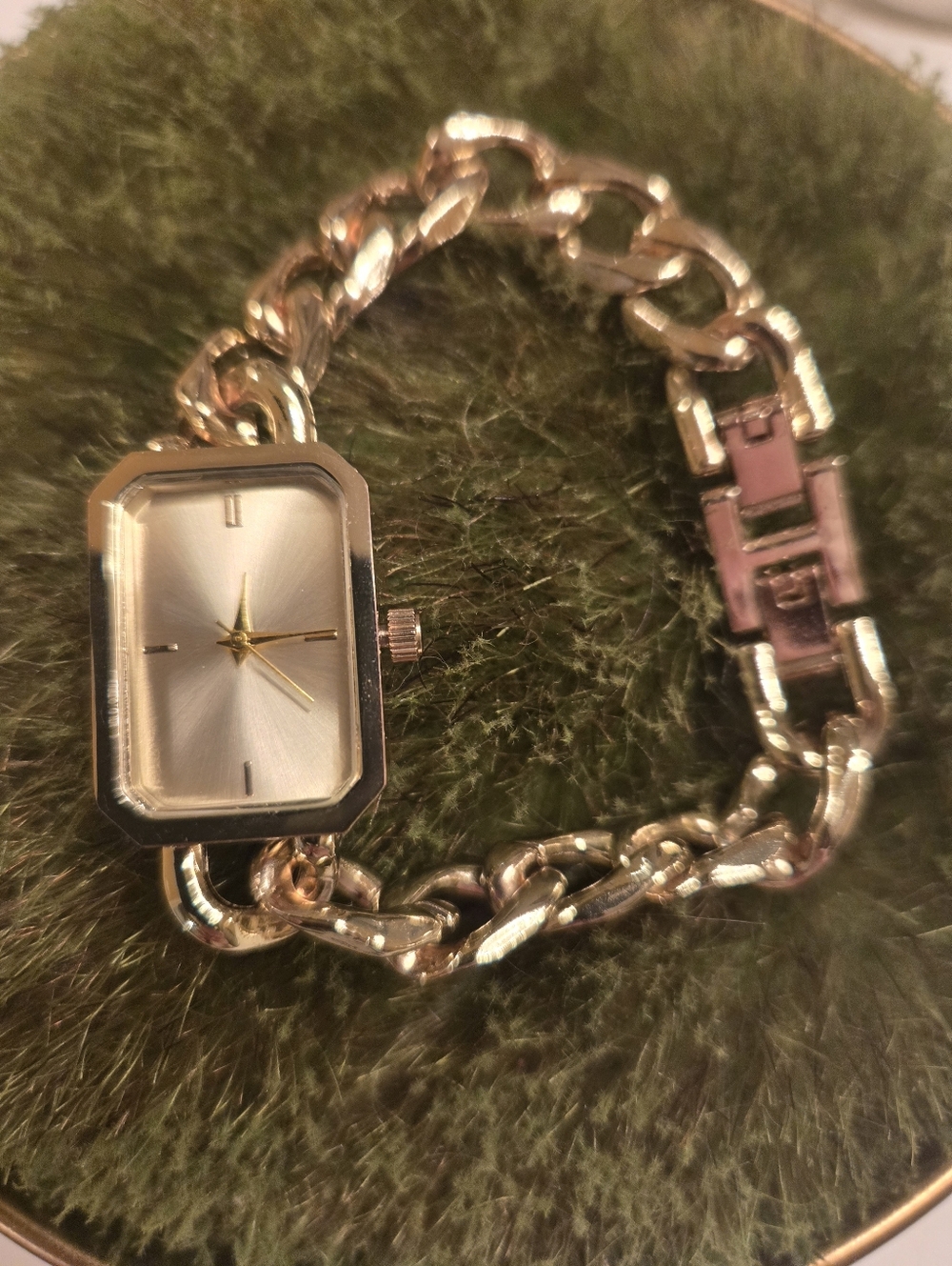 Gold Chain Watch - Picture 5 of 14